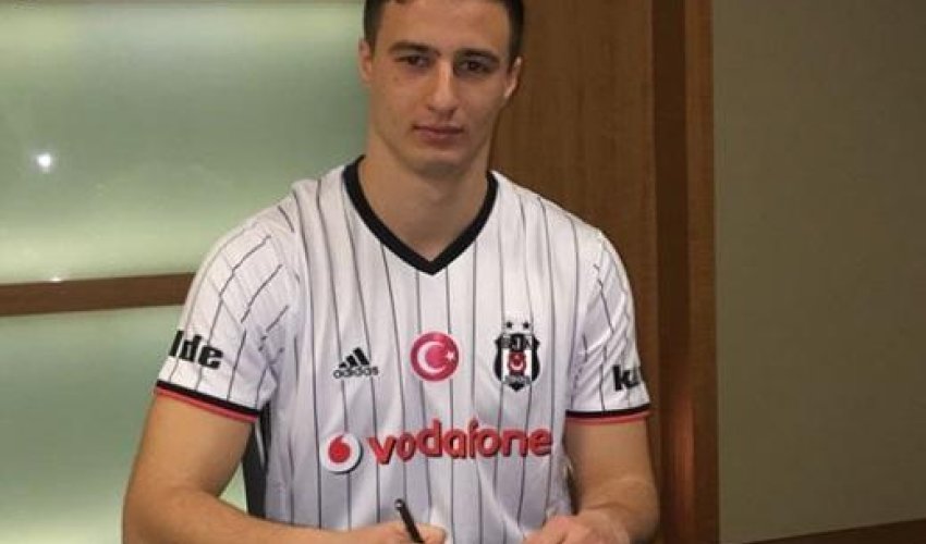 Xorvat futbolçu rəsmən 