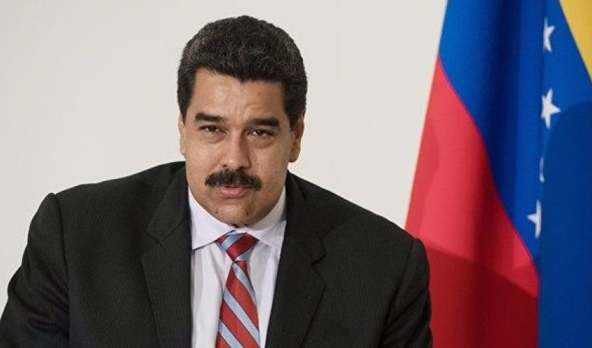 Venesuela prezidenti postunu tərk etdi