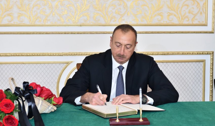 İlham Əliyev İran səfirliyində - FOTO