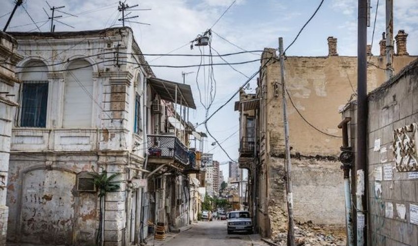 İlham Əliyev: Bakı daxmalardan təmizlənəcək