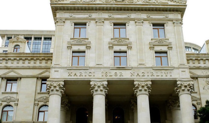 180 журналистов в 