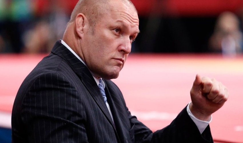 Azərbaycan yığmasının sabiq baş məşqçisi beynəlxalq axtarışa verilib