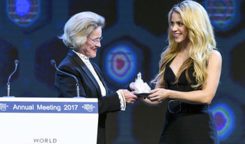 Shakira receives Humanitarian Award at World Economic Forum