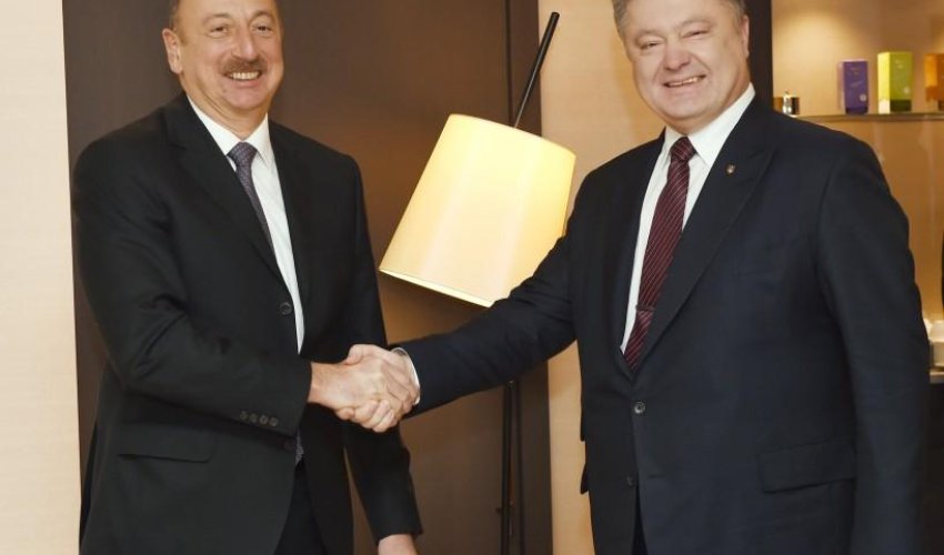 Ilham Aliyev meets Ukraine's Poroshenko