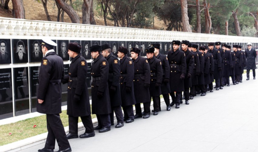 Hərbçilər 20 Yanvar şəhidlərini yad edib