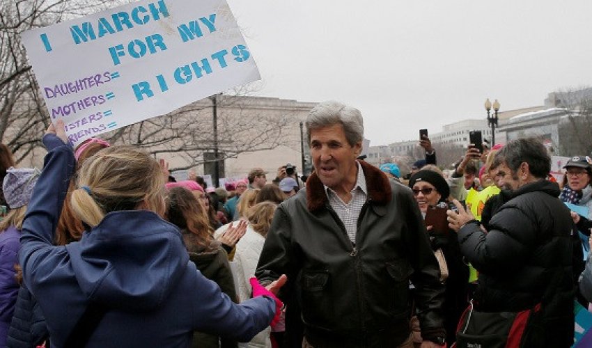 Kerri Trampa qarşı keçirilən “Qadınlar yürüşü”ndə