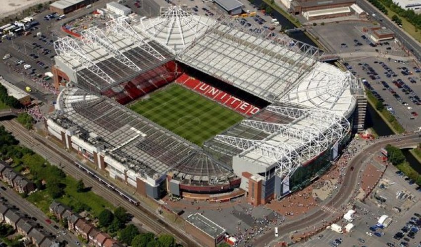 “Mançester Yunayted”in stadionu yanır