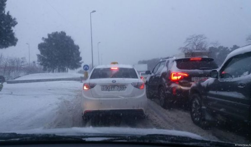 Bakı-Sumqayıt yolunda hərəkət çətinləşdi – FOTOLAR Bakı-Sumqayıt yolunda hərəkət çətinləşdi – FOTOLAR