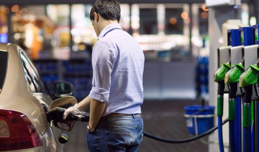 Dolların ucuzlaşması benzinin qiymətini aşağı salacaqmı?