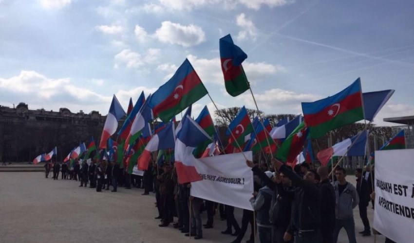Parisdə Azərbaycan prezidentinə dəstək aksiyası keçirilib
