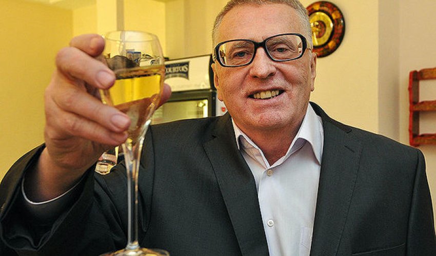 Jirinovski Trampın impiçmenti şərəfinə şampan içəcək