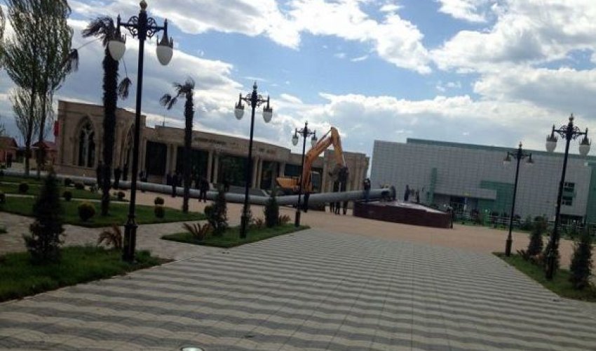 На Площади флага упал флагшток На Площади флага упал флагшток