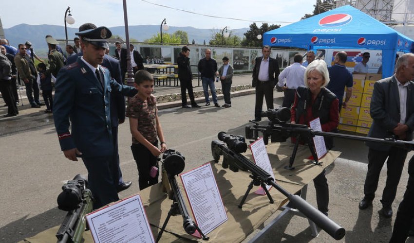 Ermənilər Azərbaycanda parad keçirdi 