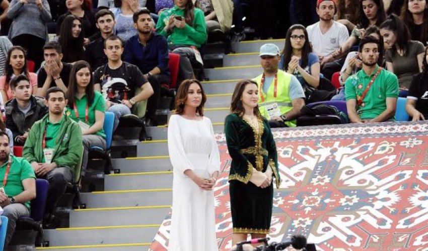 Mehriban Əliyeva  qalibləri mükafatlandırıb - FOTOLAR