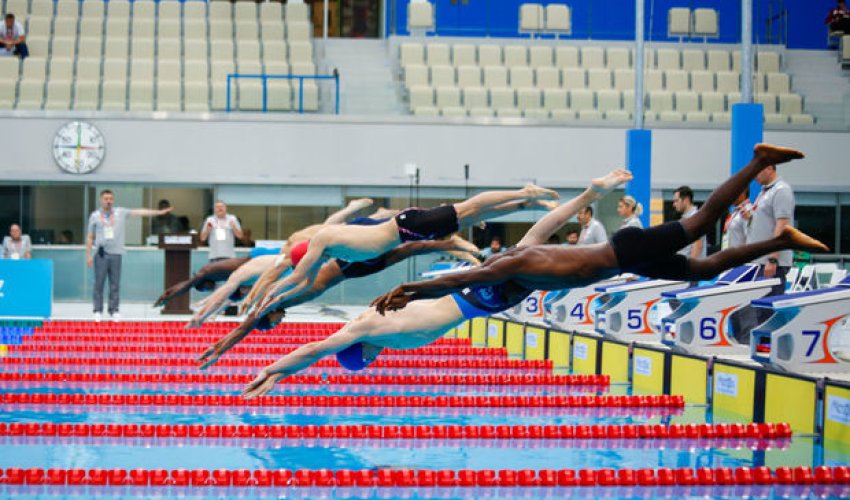 İslamiadada üzgüçülük üzrə yarışlar davam edir – FOTO