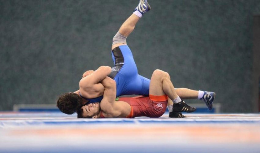 Daha bir güləşçimiz finalda