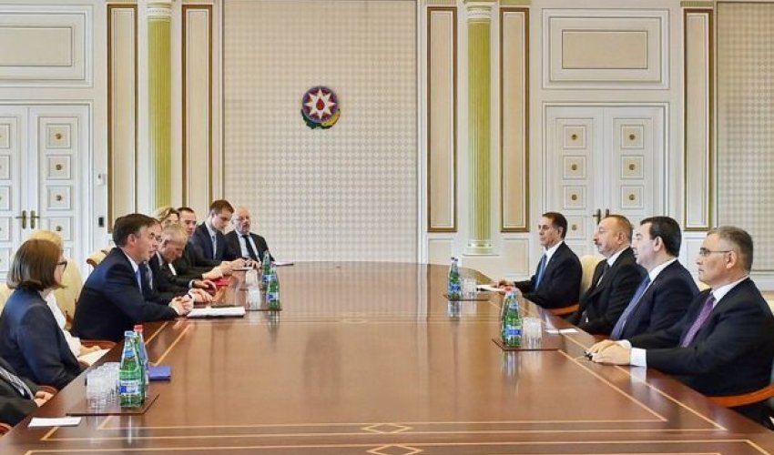 İlham Əliyev Avropa Parlamentinin nümayəndə heyətini qəbul edib