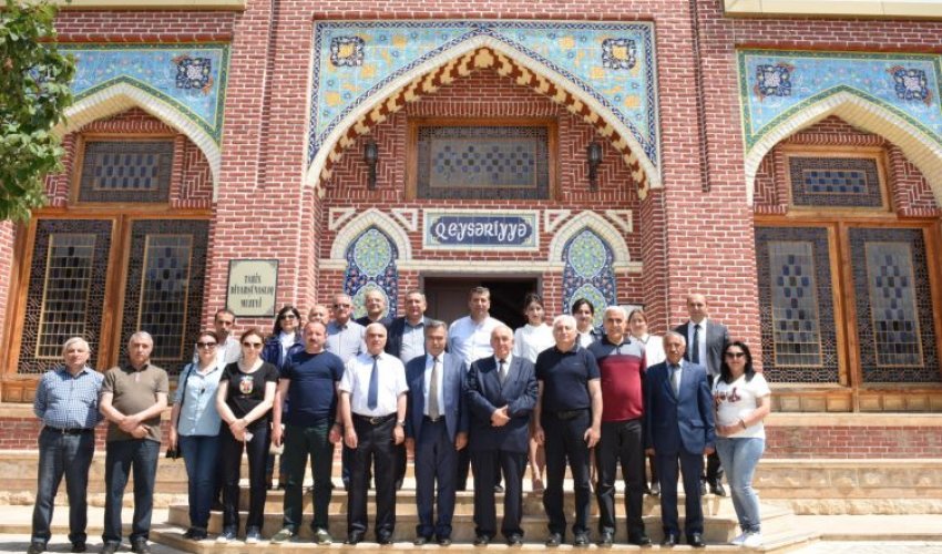 Naxçıvanda səfərdə olan KİV rəhbərləri Ordubadın tarixi abidələri ilə tanış olublar Naxçıvanda səfərdə olan KİV rəhbərləri Ordubadın tarixi abidələri ilə tanış olublar
