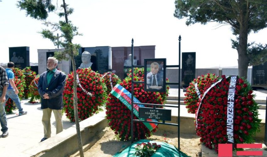Натиг Алиев похоронен на II Аллее почетного захоронения Натиг Алиев похоронен на II Аллее почетного захоронения