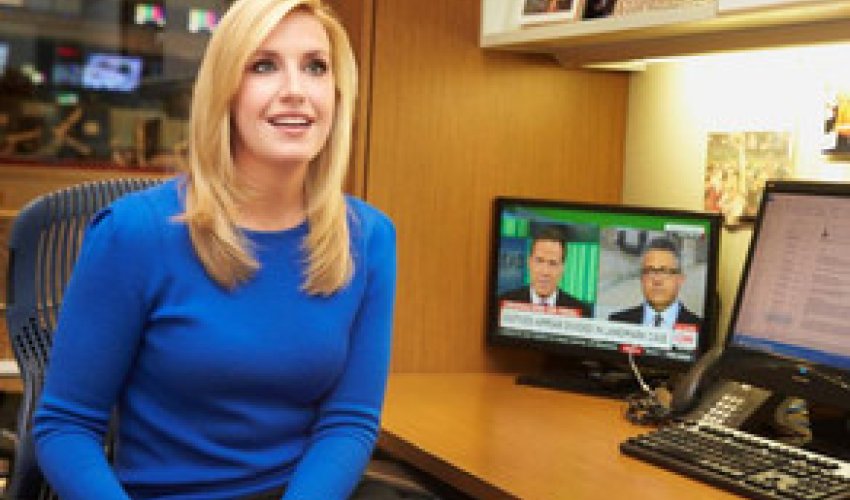 CNN-nin aparıcısı canlı yayımda  dövlət himnlərini səhv salıb - VİDEO