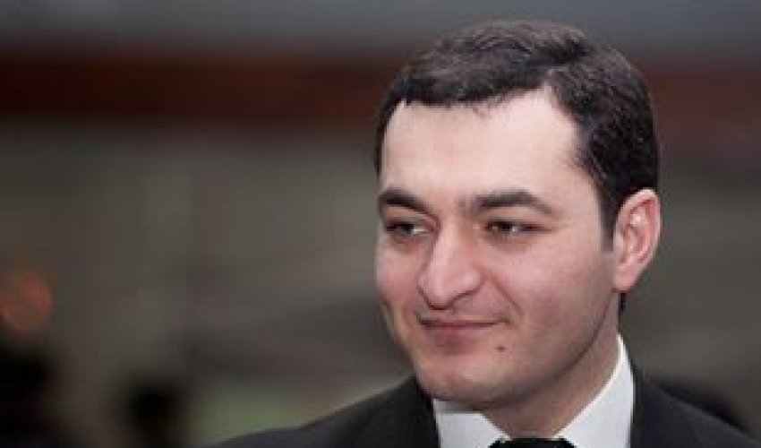 Azərbaycanda ilk dəfə 3 aylıq körpənin beynində ağır əməliyyat aparan həkim - Op.Dr.Rauf Sadıqov Azərbaycanda ilk dəfə 3 aylıq körpənin beynində ağır əməliyyat aparan həkim - Op.Dr.Rauf Sadıqov