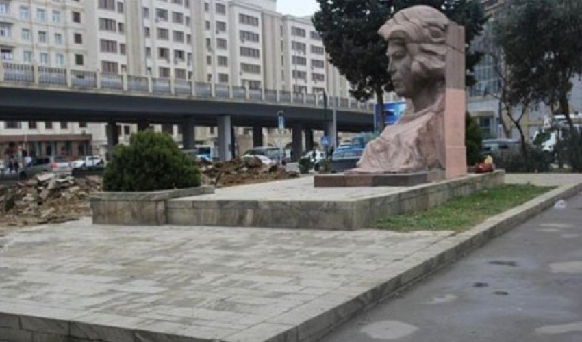 Ayna Sultanova parkı satılıb?