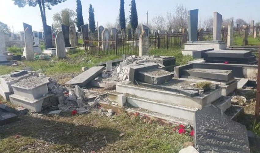 Azərbaycanda qəbirlər dağıdıldı Azərbaycanda qəbirlər dağıdıldı