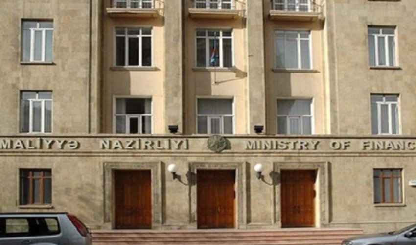 Maliyyə Nazirliyində biabırçı görüntü- FOTO