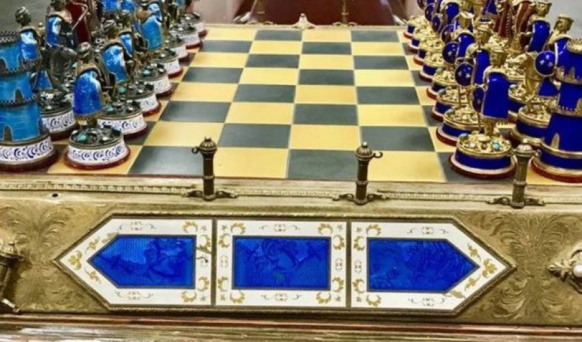 Səddam Hüseynə məxsus qədim şahmat İraqa qaytarılıb