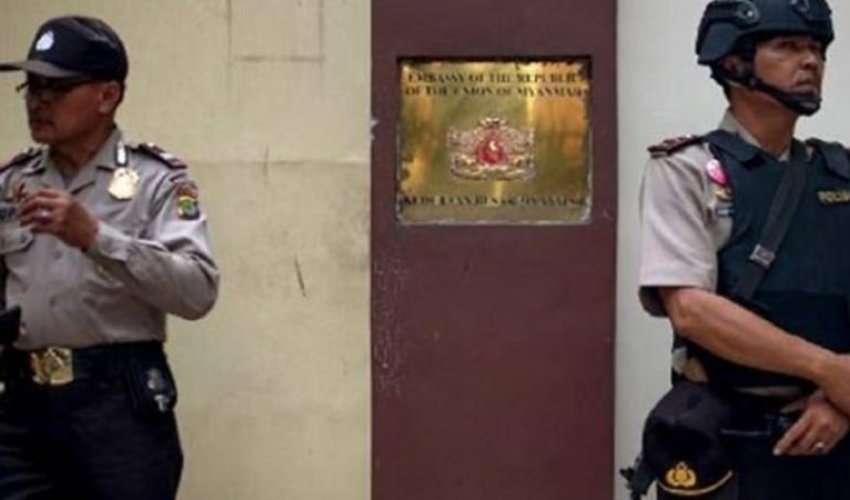 “Arakan” üçün səfirliyi yandırdılar “Arakan” üçün səfirliyi yandırdılar
