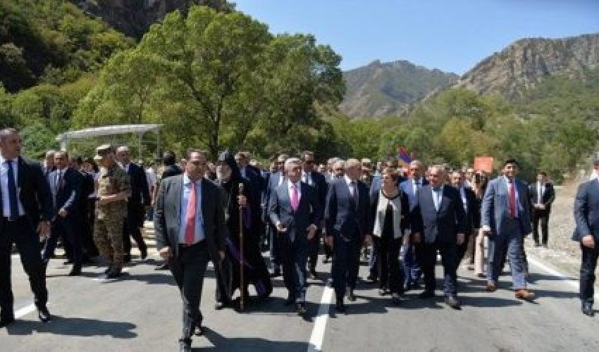 Sərkisyan  Ermənistana gedən yolun açılışını etdi
