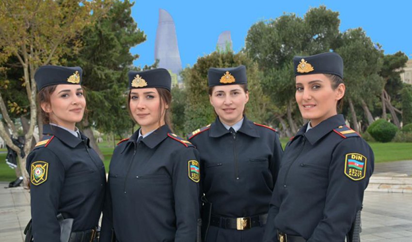 Bulvarda qadın polislər xidmətə başladı - NƏHAYƏT Kİ...