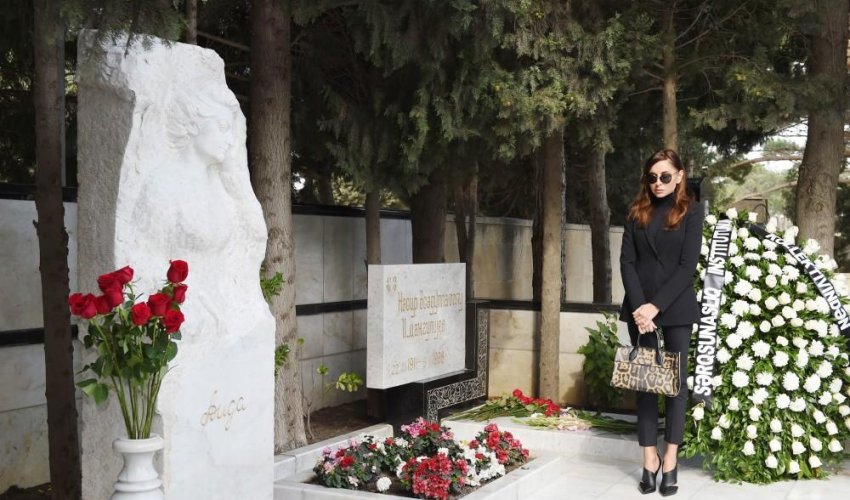 Mehriban Əliyeva Aida İmanquliyevanın məzarını ziyarət edib