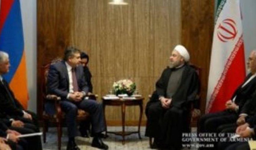 Ermənistanın baş naziri ilə Ruhani Qarabağı müzakirə edib