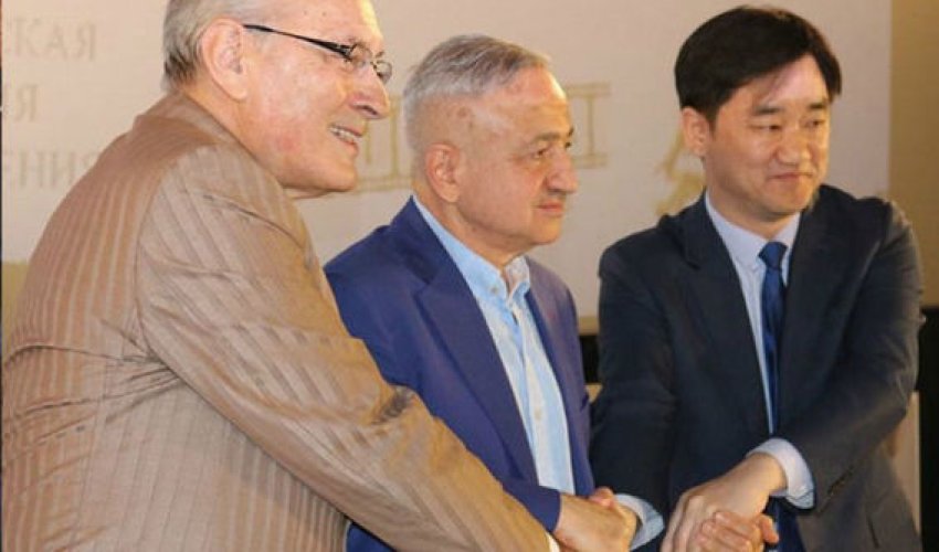 Vaqif Mustafayevə Çin telekanalında vəzifə verildi