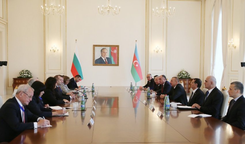 Prezidentlərin geniş tərkibdə görüşü olub