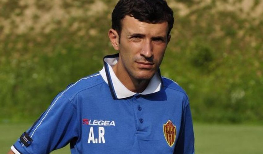 Futbol komandasının baş məşqçisi istefa verdi