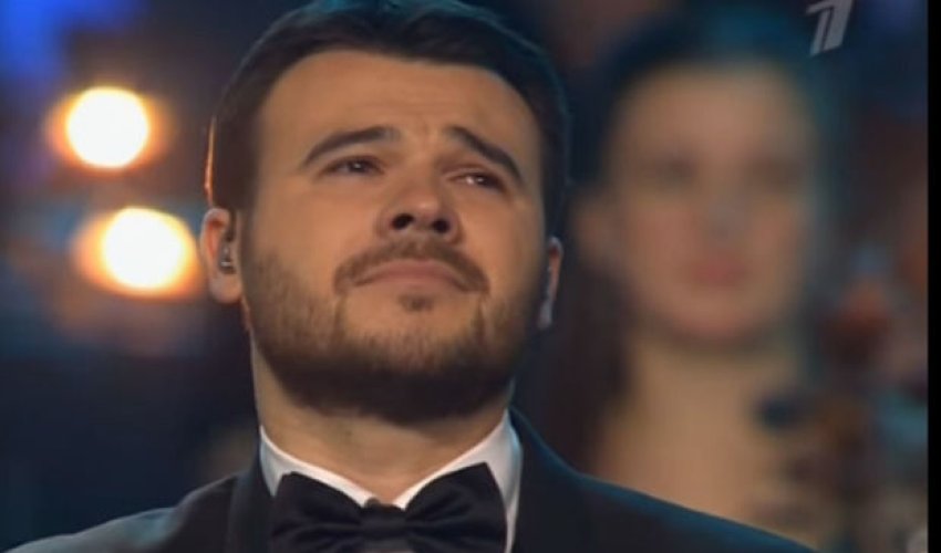 Emin Ağalarov Müslüm Maqomayevə həsr olunmuş konsertdə kövrəldi – VİDEO