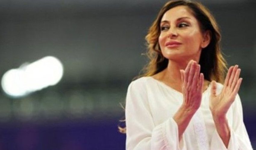 Mehriban Əliyeva Könül Xasıyevaya ev hədiyyə etdi