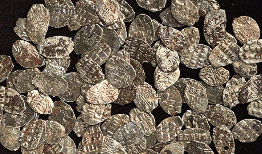 I Pyotrun dövrünə aid sikkələr tapılıb