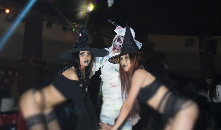 Bakıda +18 parti: Lüt qızlar, striptiz şou... - FOTOLAR Bakıda +18 parti: Lüt qızlar, striptiz şou... - FOTOLAR