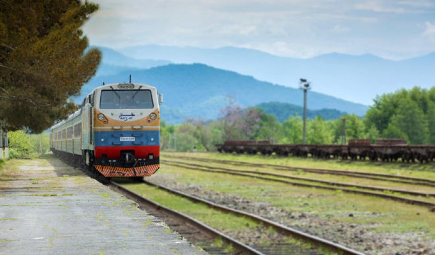 BTQ dəmiryolu ilə ilk qatar bu gün Qarsa çatdı