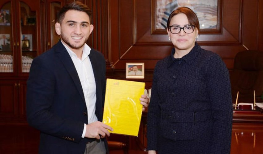 Azərbaycanlı güləşçiyə ev verildi