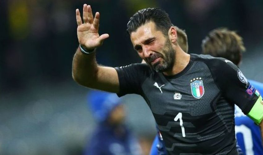 Buffon İtaliya yığması ilə vidalaşdı