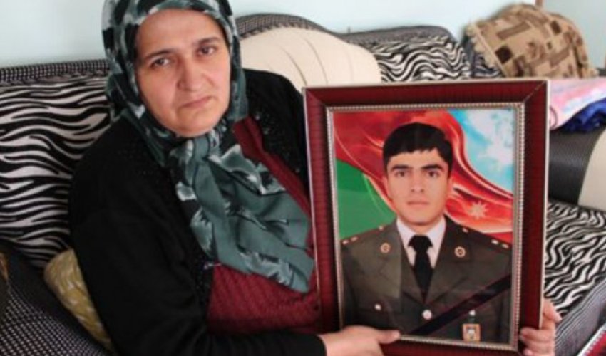 “Bircə mənim oğlumun məzarı bayraqsız qalıb...” - Şəhid anası “Bircə mənim oğlumun məzarı bayraqsız qalıb...” - Şəhid anası