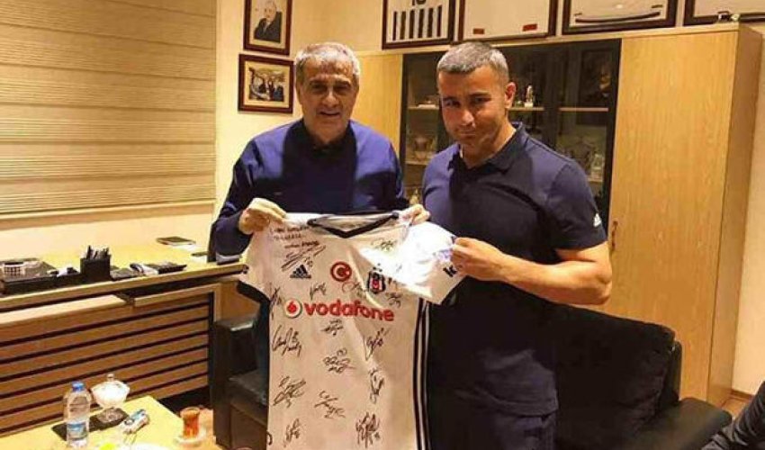 Şenol Günəşdən Qurbanova hədiyyə Şenol Günəşdən Qurbanova hədiyyə