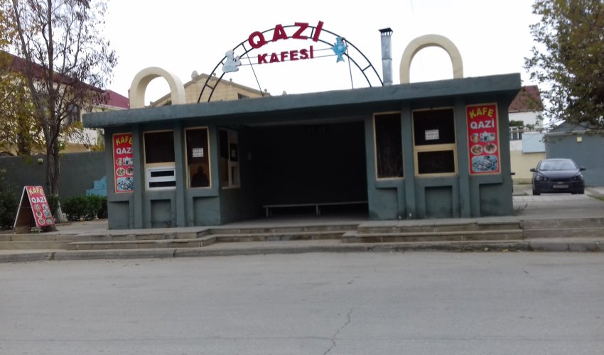 Avtobus dayanacağı, yoxsa qutabxana? - FOTO Avtobus dayanacağı, yoxsa qutabxana? - FOTO