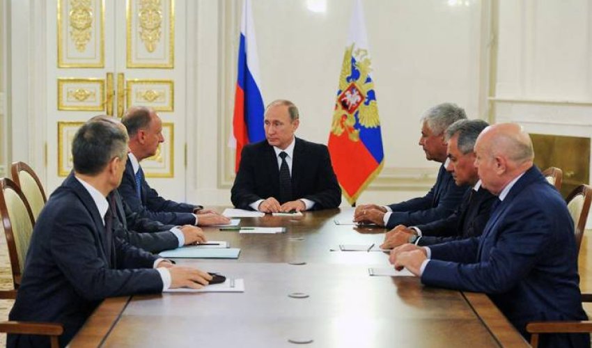 Putin Təhlükəsizlik Şurasını topladı