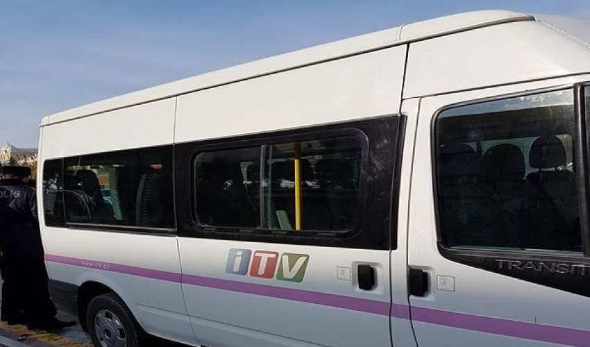 İTV-nin mikroavtobusu qəzaya düşdü