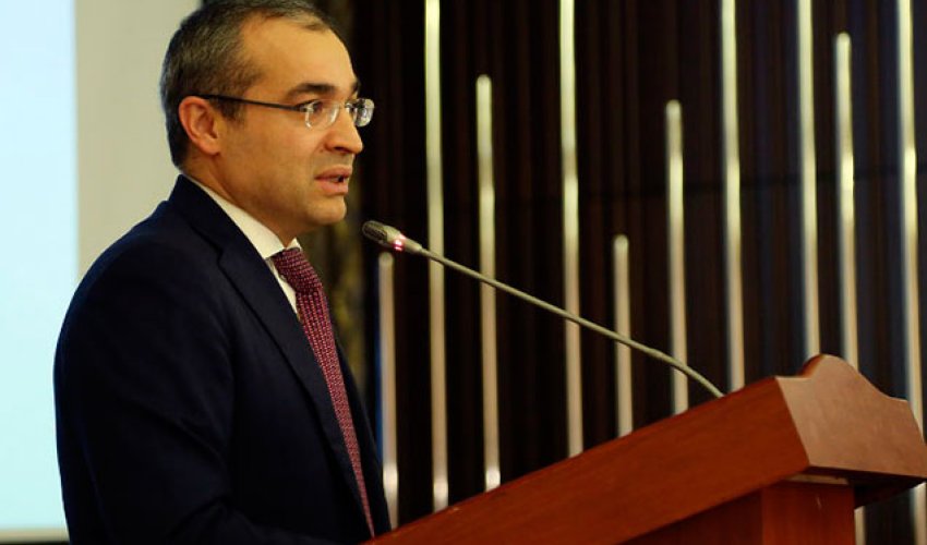 Yeni nazir kollektivə təqdim olundu Yeni nazir kollektivə təqdim olundu